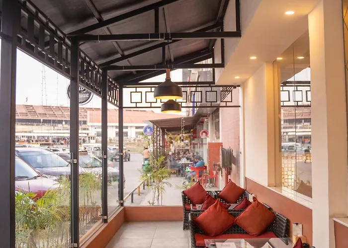Hotel Black Diamond - Transit Point Inside Airport